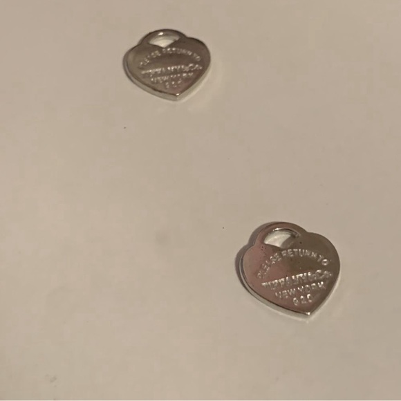 Micro Tiffany & Co. Heart Charm - Picture 5 of 6